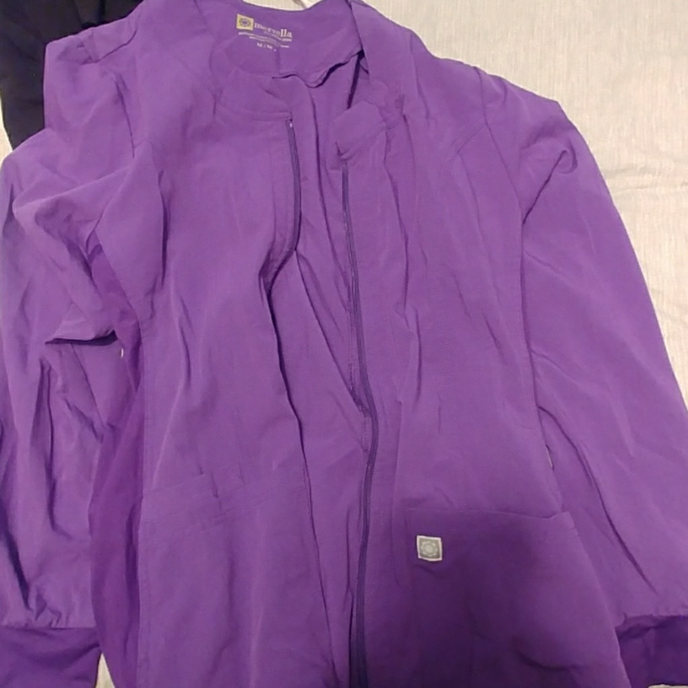Scrub zip up